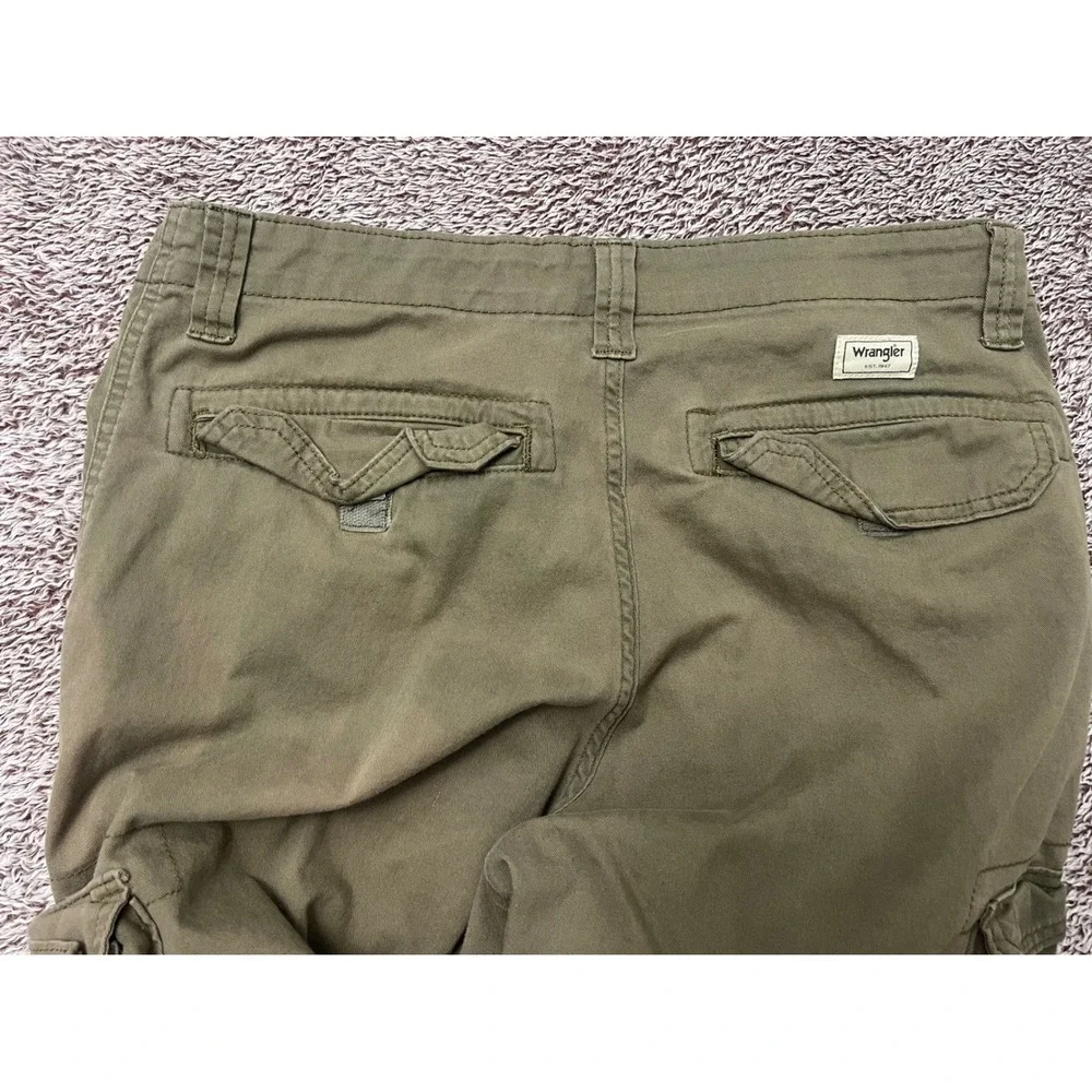 Wrangler Men's 33x30 Olive Green Cargo Work Pants Regular Taper Utility Stretch